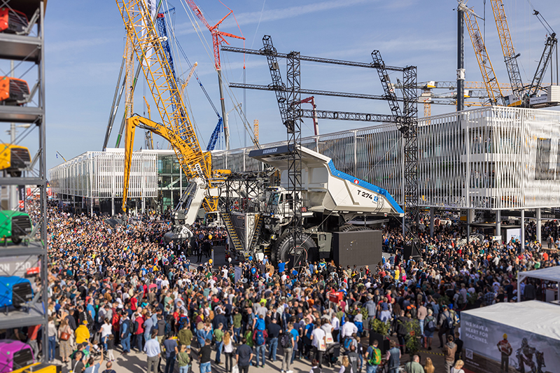9 Giganten am Bauma-Stand von Liebherr, die Sie gesehen haben müssen